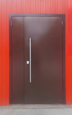 Полуторная дверь с длинной ручкой