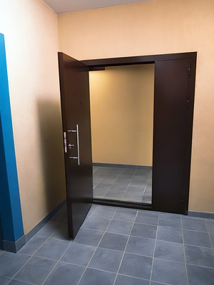 Дверь в тамбур